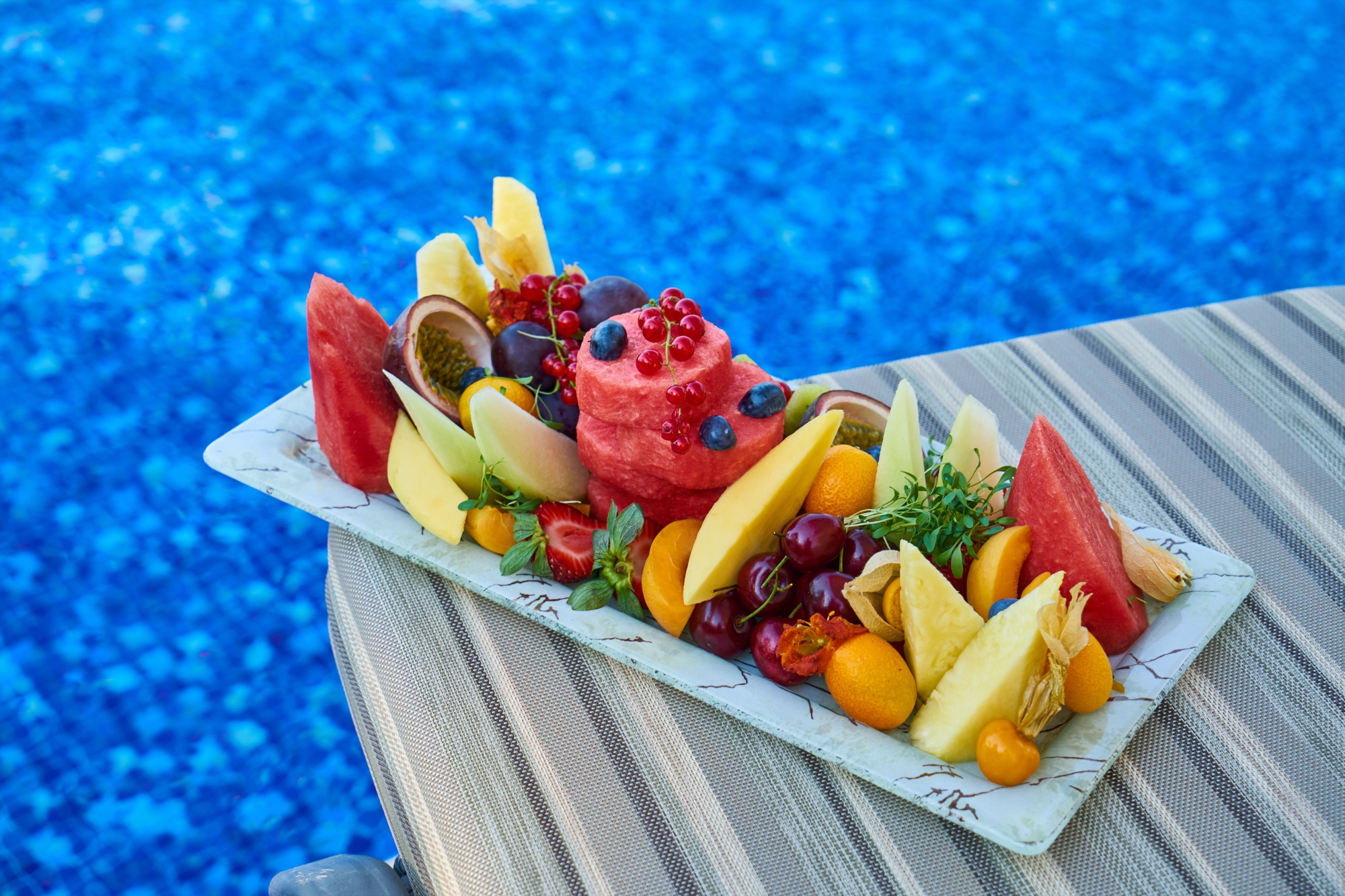 Bandeja de frutas tropicales